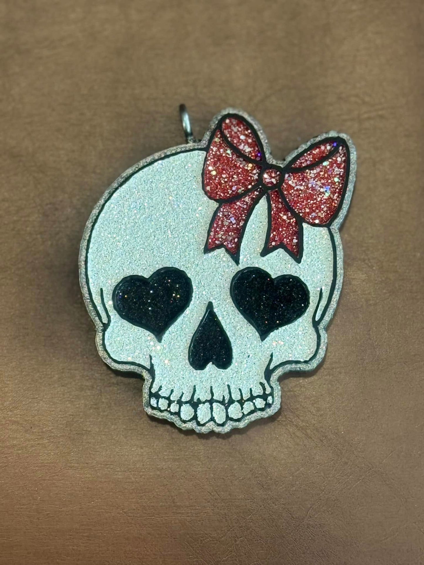 Skull with Bow Mold
