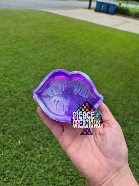 LIP MOLD